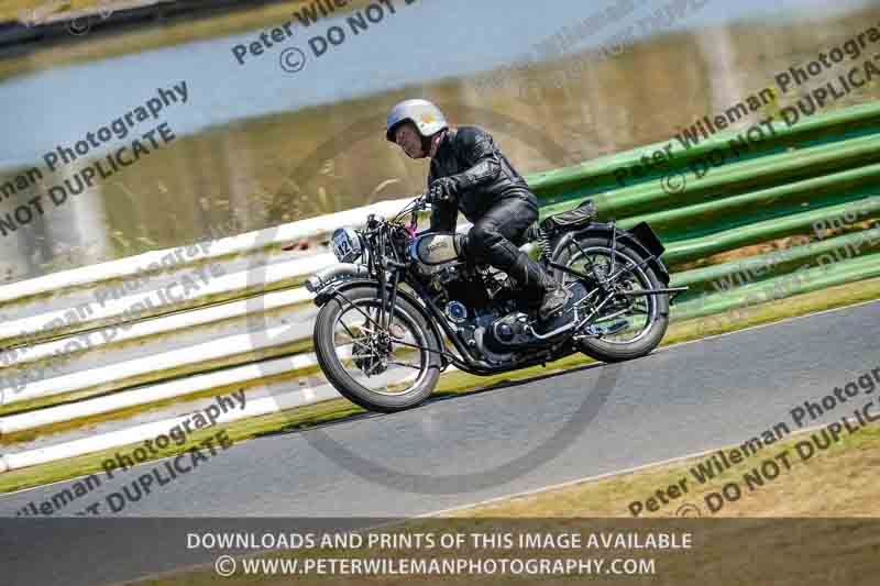 Vintage motorcycle club;eventdigitalimages;mallory park;mallory park trackday photographs;no limits trackdays;peter wileman photography;trackday digital images;trackday photos;vmcc festival 1000 bikes photographs
